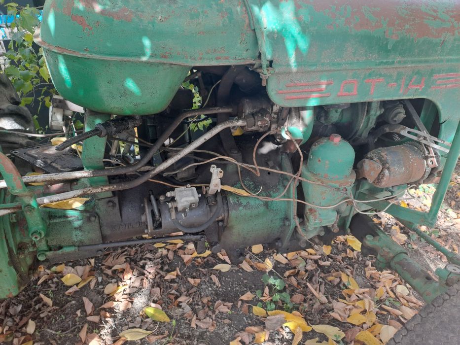 Продавам части за    трактор ДТ 20 и ДТ14