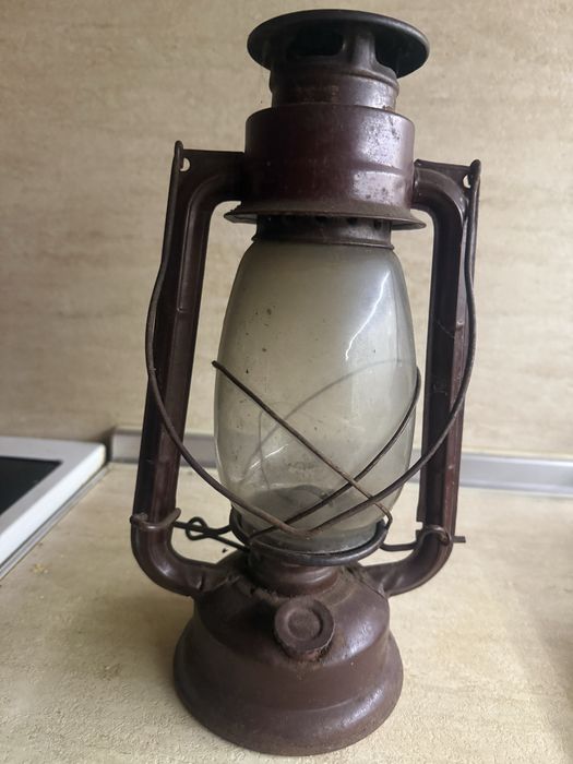 Военен газов фенер 107