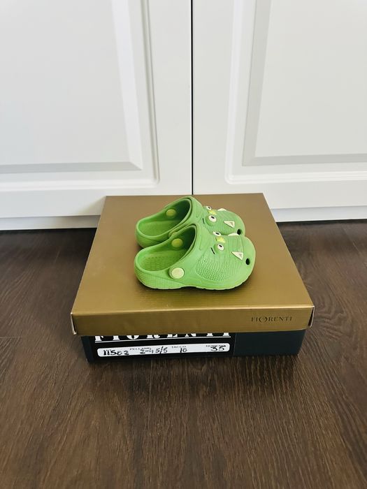 Papuci , sandale , saboti pentru copii , numarul 25 , verzi