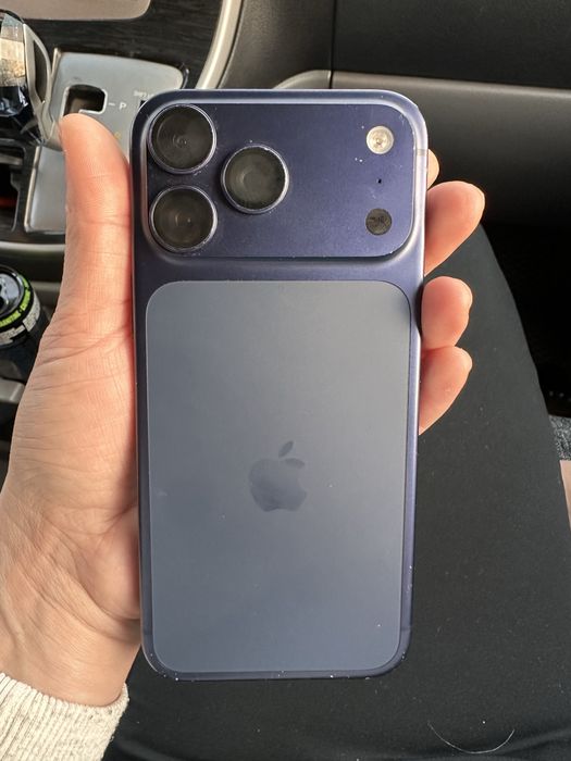iPhone 17 Pro Max (синий)