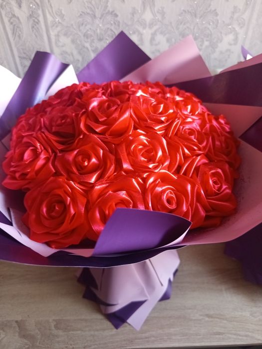 Букет из атласных роз