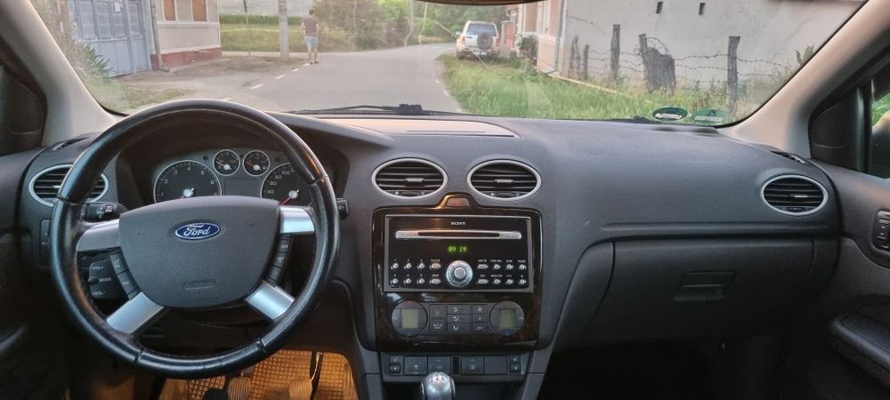 Ford Focus 1.6 benzina GHIA -Recent inmatriculat