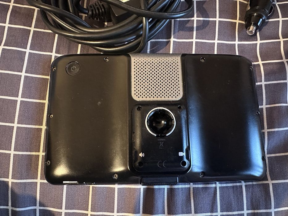 Garmin Dezl 2797 LMT - навигация за камион, TIR