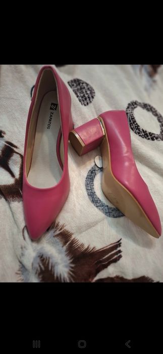 Pantofi fucsia noi zapatos ,se potrivesc mai mult la 39