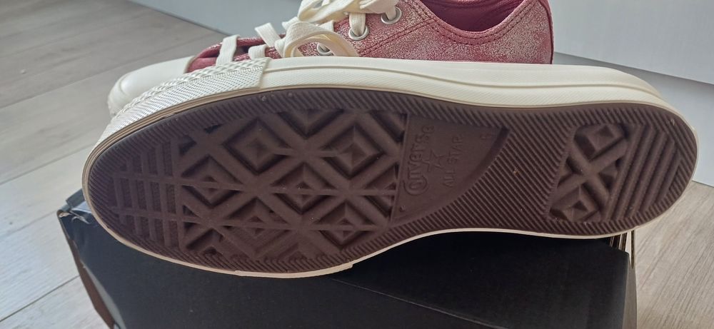 Нови кецове Converse