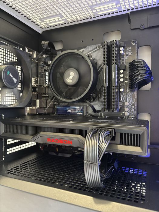 Геймърски компютър AMD Ryzen 5 5600X, RX 6750 XT 12GB, 32GB ram
