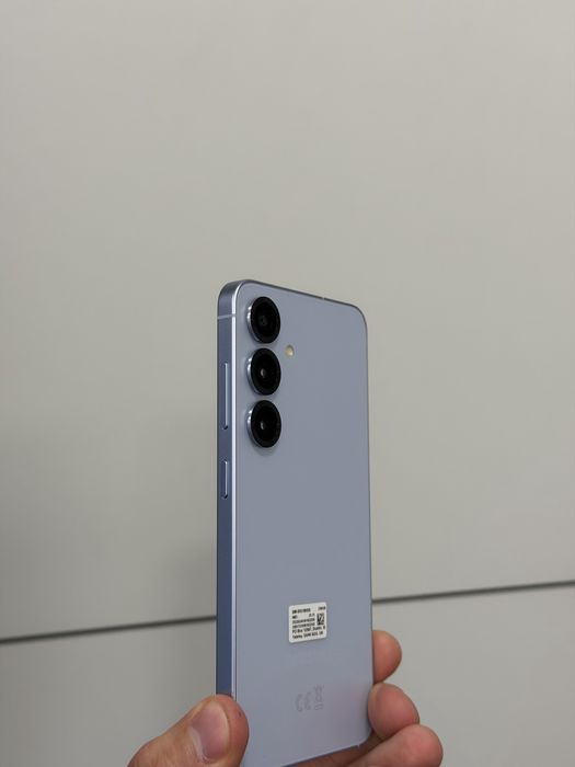 Продавам нов Samsung S25 256GB