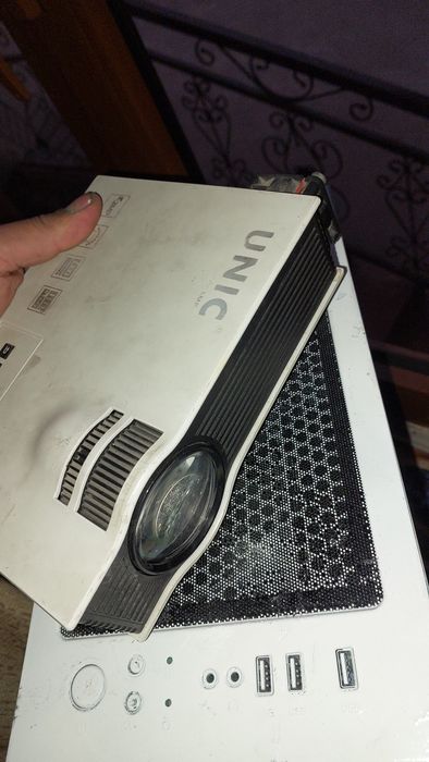 Proektor unic sotiladi