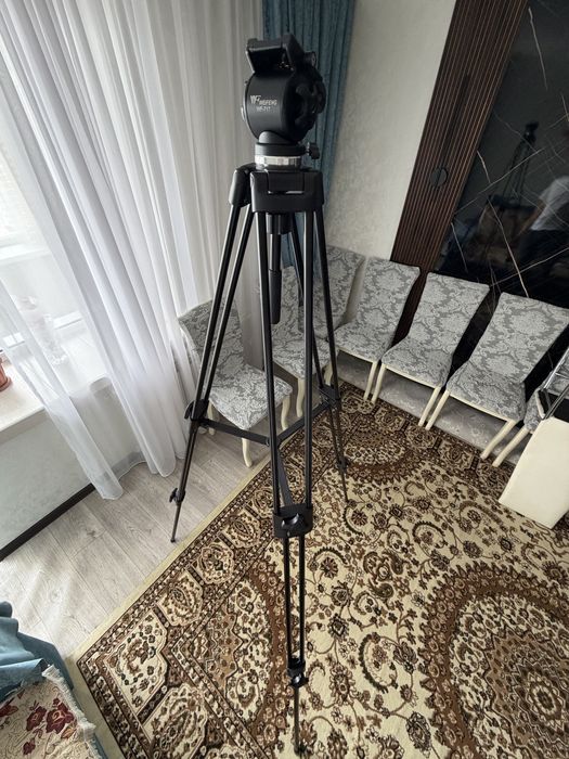 Штатив для видеосьемки