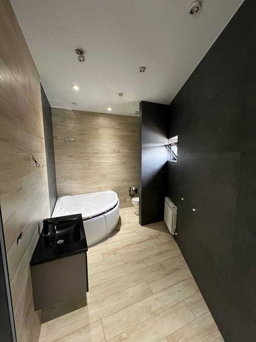 Участок сотилади Уч-Комолон 2,9 сот Фасад 20 Жилая площадь: 587 м²