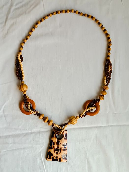 Продам деревянные бусы