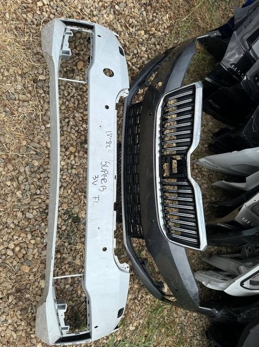 Bara fata + grila centrala + grila de jos Skoda Superb 3 FACELIFT