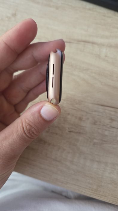 Apple Watch SE - Gold - 40mm - 87% Батерия
