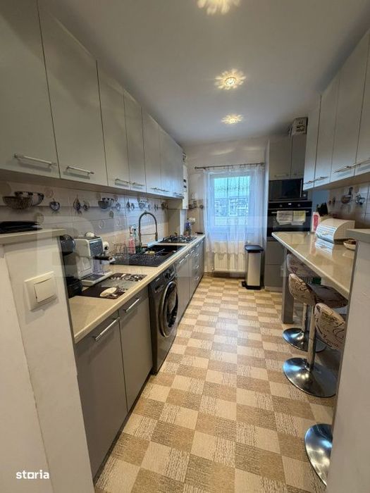 Apartament 3 camere, 64 mp, zona Teilor