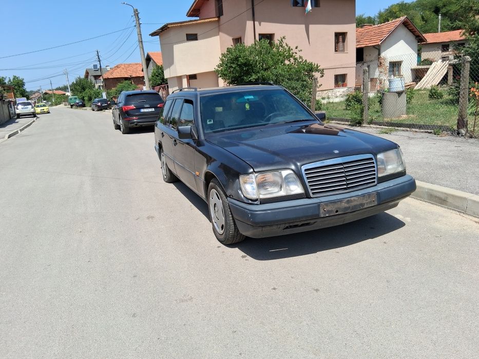 Mercedes W124  E200  на части!