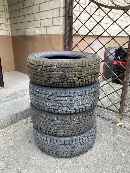 Продается балоны на легкий автомобиль