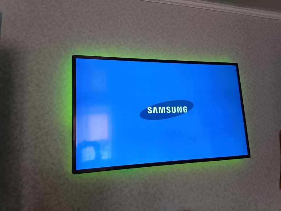 Продам телевизор Smart android tv Samsung