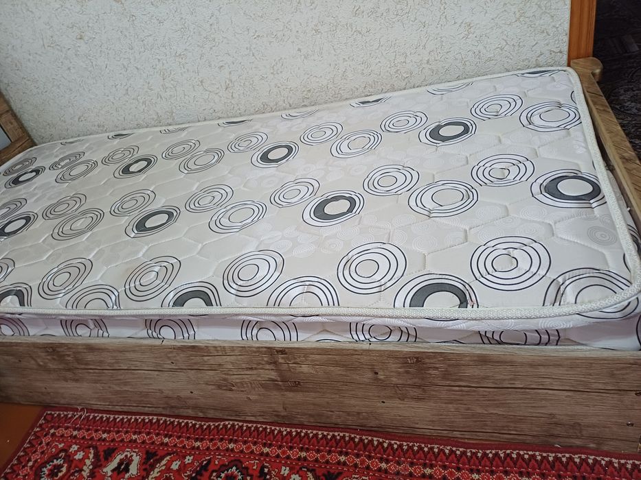 Зудлик билан 1 кишилик диван сотилади