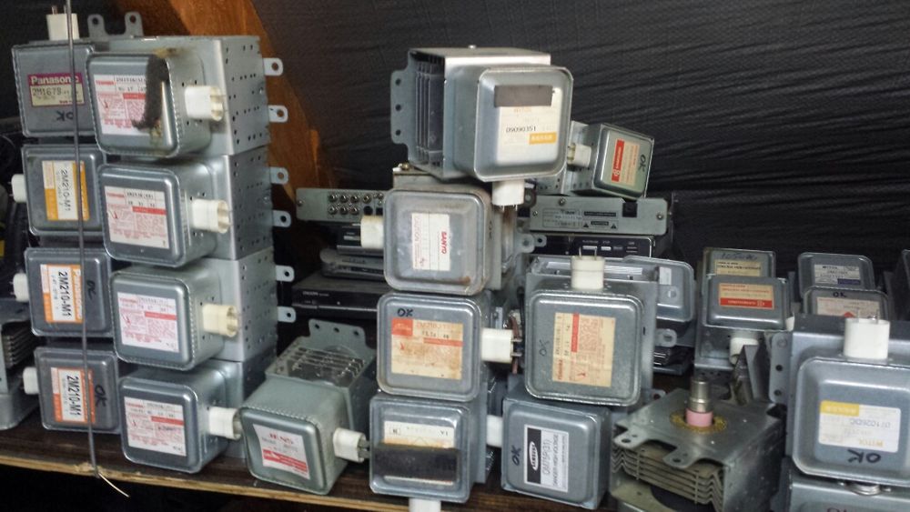 Magnetron cuptor cu microunde