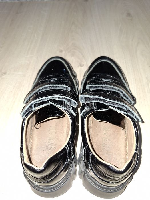 Продаю обувь для девочек