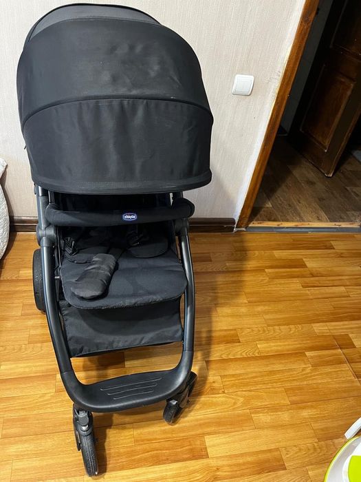 Продам детскую коляску черного цвета