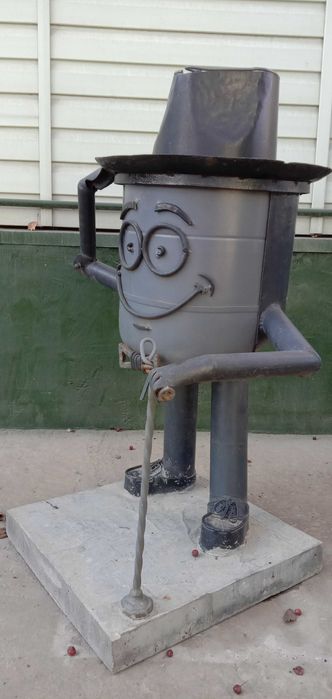 Человек. Мусорный-бак