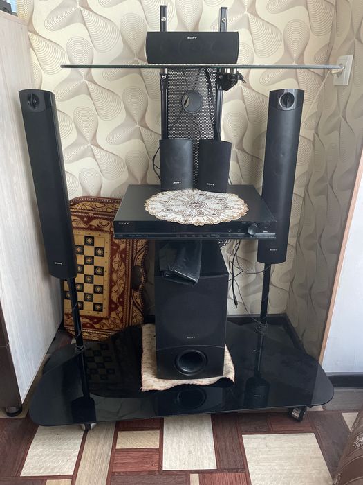 Звуковая система дом кинотеатр.с подставкой под тел.