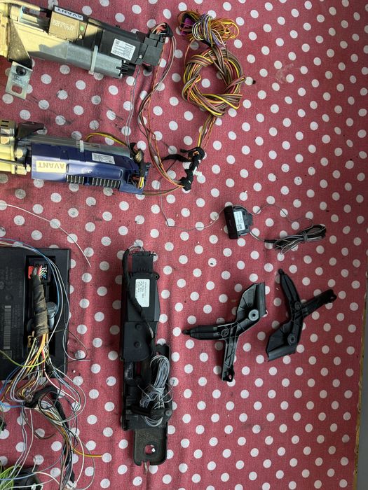 Kit Retrofit portbagaj Haion  hayon electric Audi A4 B8 b8.5 Avant – motoare 8K9827851 8K9827852