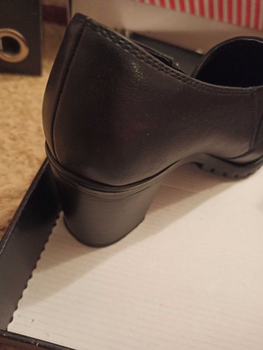 Продам полуботинки