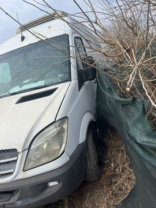 Dezmembrez Mercedes sprinter 313 2.2d