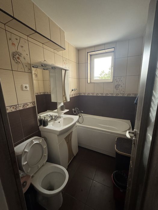 Inchiriez apartament cu 3 camere ! Regim hotelier!Cazare Petrosani !
