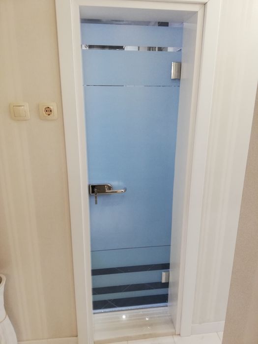 Продажба на паравани за баня и стъклени врати