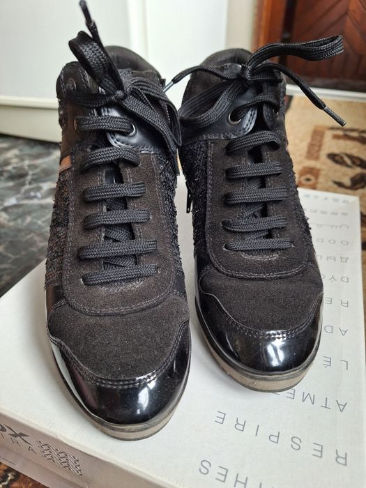 r.Обувки на платформа Geox