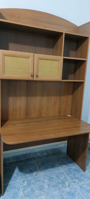 Стол, кровать, столик