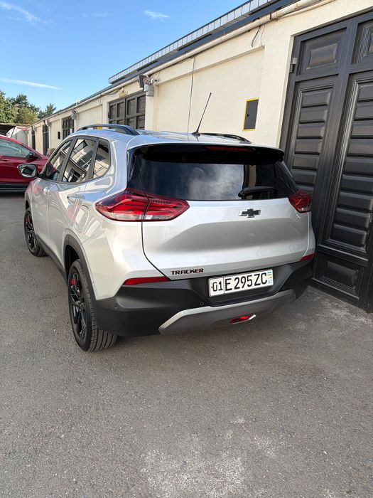 Chevrolet tracker 2 red line 2025 год