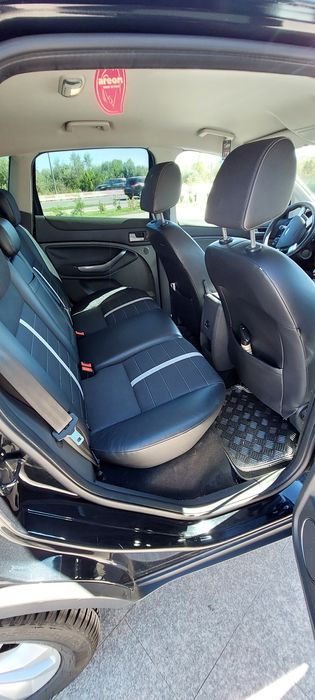 Vând Ford Kuga 2011