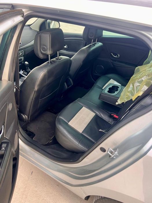 Renault Megane RENAULT MEGANE GRANDTOUR 1.5dci BOSE EDITION 110 aproape full option