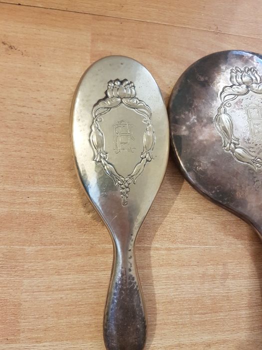 Oglinda si Perie Vechi / Placate cu Argint / Colectie