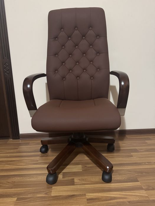 Новое офисное кресло