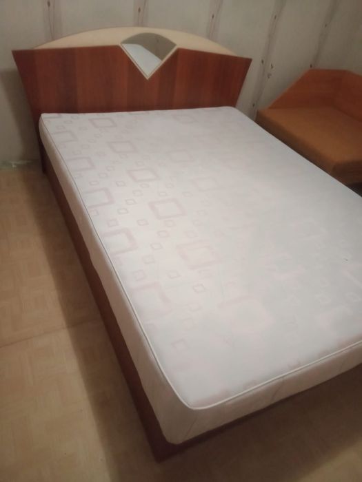 Кровать двухспалка с матрацом!