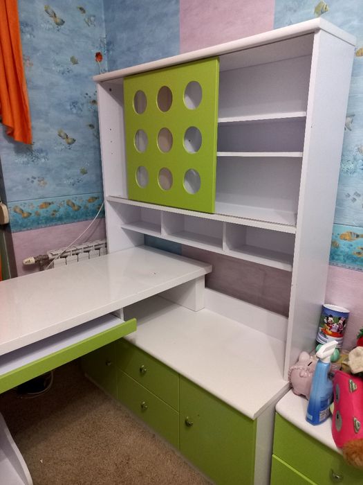Голямо бюро с шкафове и Легло за детска стая