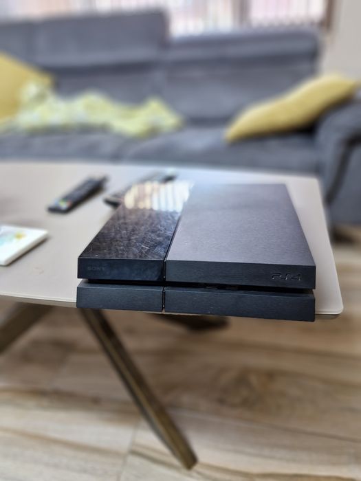 Playstation 4 с джойстик и 3 игри