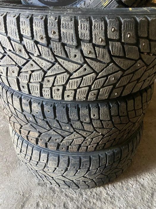 Продаю шины шипованные