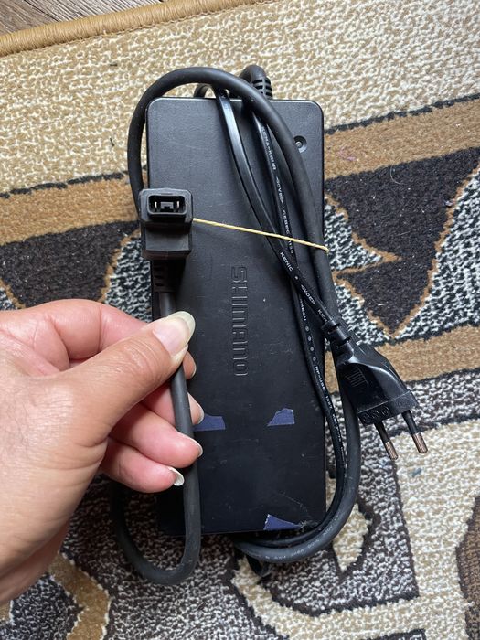 Vînd încarcatoare trotinete electrice