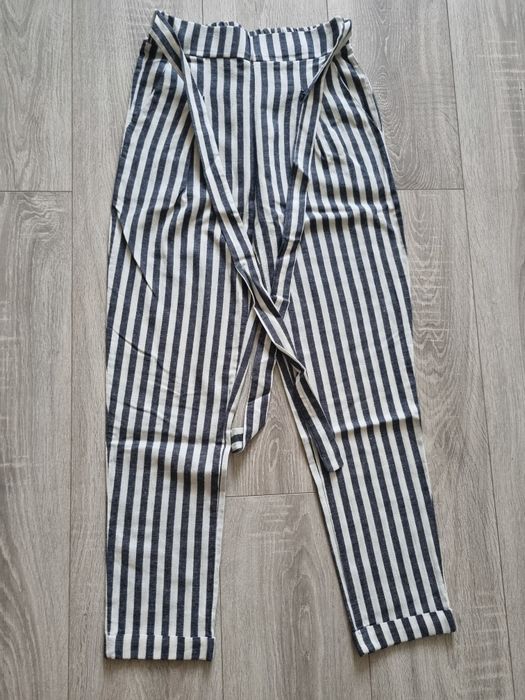 Pantaloni in talie înaltă