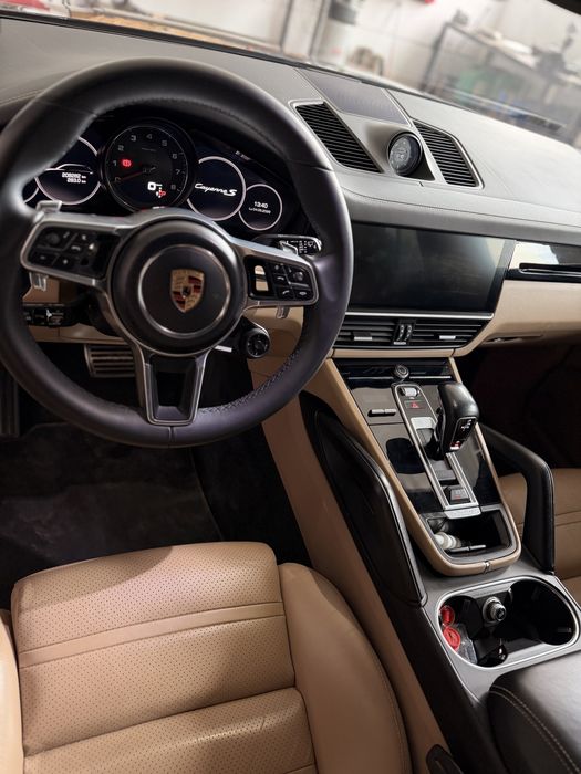 Vand / Schimb Porsche cayenne S  * PANO* Matrix*Distronic*360*Carlig