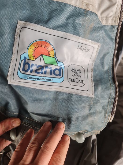 Cort brand  din trei piese