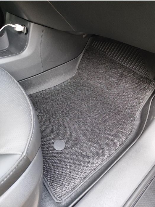 Продам полики на HONGQI E-qm5