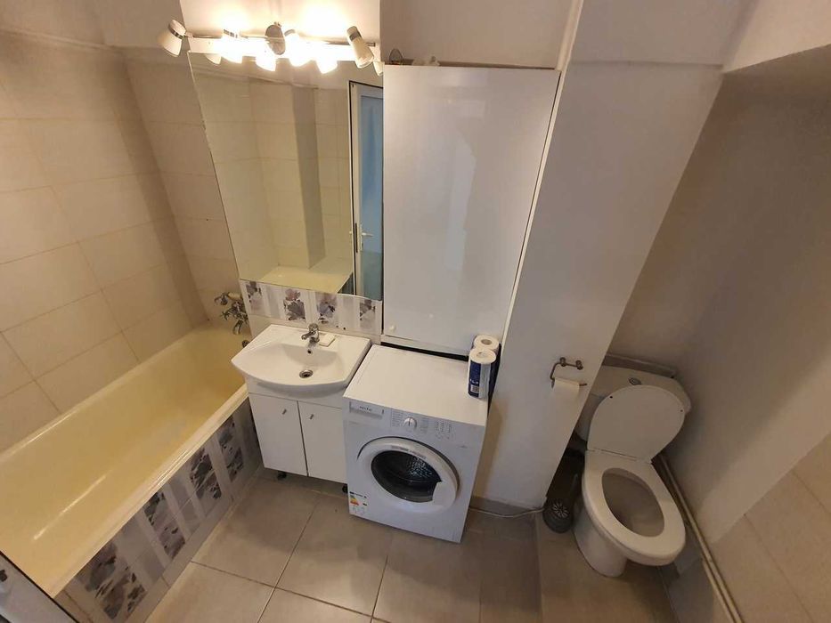 Inchiriez Apartament 4 Camere decomandat Militari Uverturii / Dezrobirii 91 mp, 2 balcoane Etaj 8