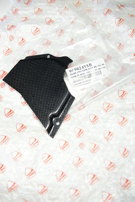 Protecție pinion din carbon Original Ducati Monster 695 696 796 1100